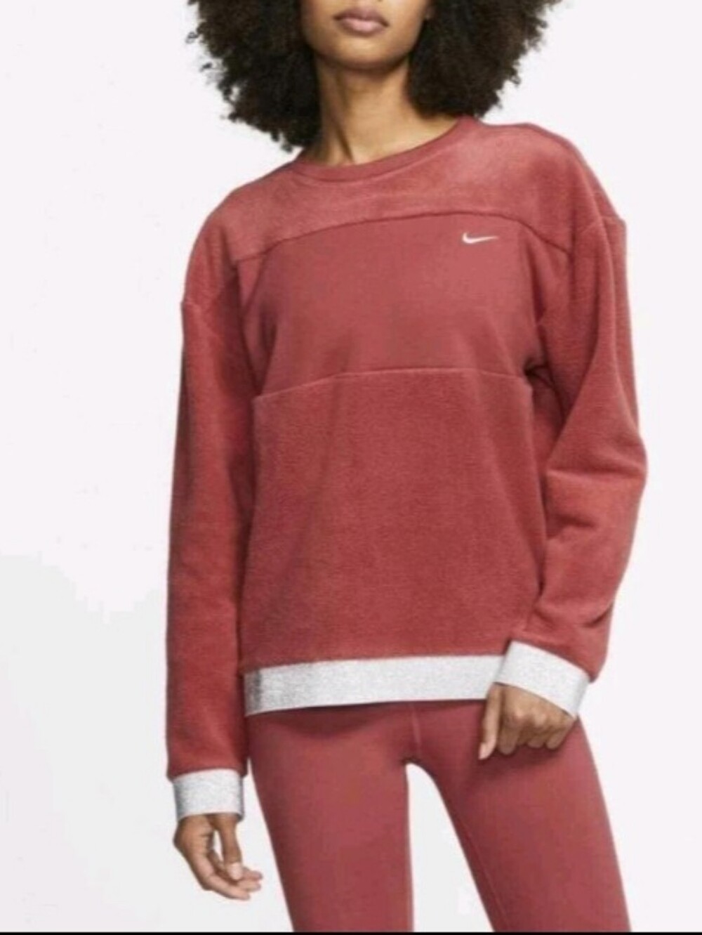 Nike Therma Icon Fleece With Silver Shinny Strim.